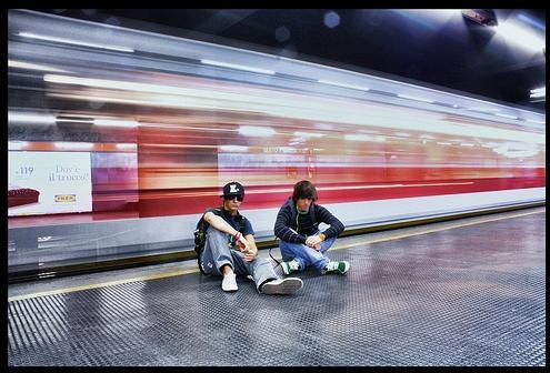 Effetto movimento in fotografia - metropolitana in arrivo alla stazione