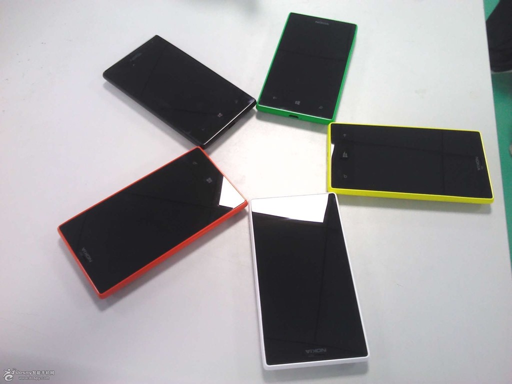Nokia-Lumia-830-3